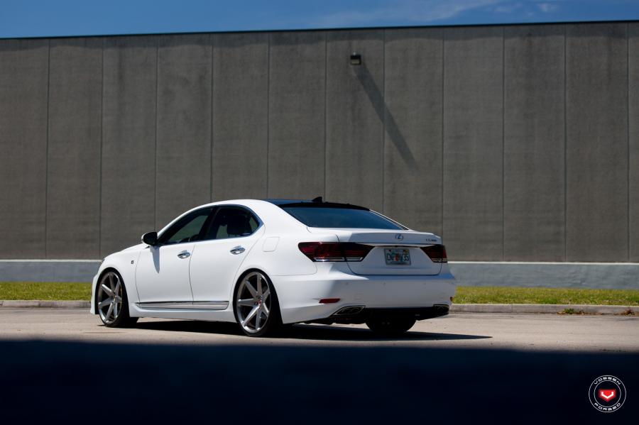  Lexus LS460 on Vossen Wheels (CG-207) 2017 года  (фото 21 из 35)